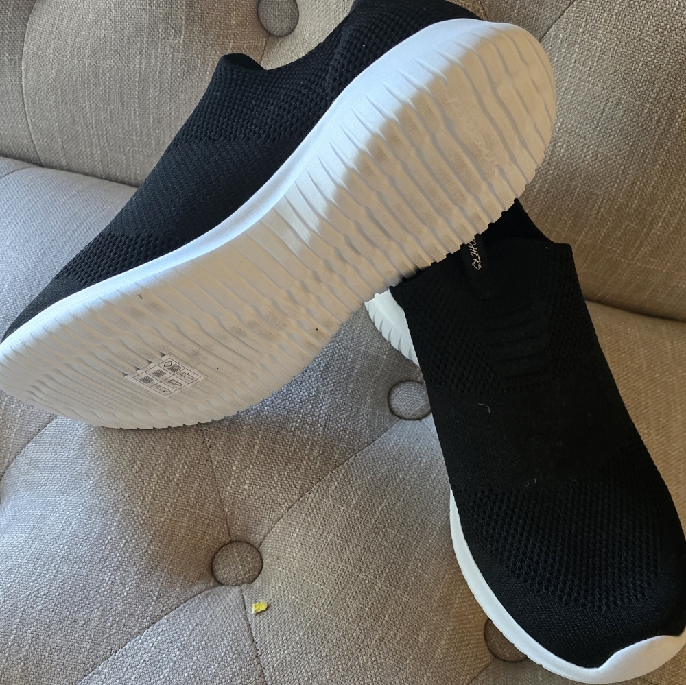 Skechers Black Slip-On Athletic Shoes, White Sole, Memory Foam, New w/tag, Sz: 8 - Picture 3 of 5
